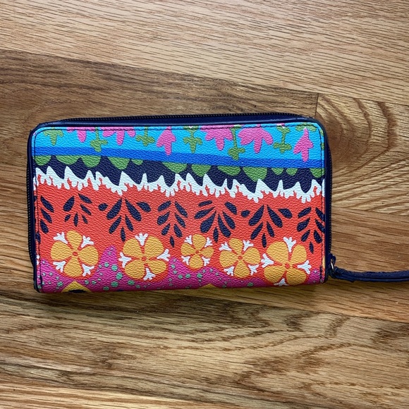 Vera Bradley Rio Stripe Magnetic Flap Crossbody Purse & Rio Stripe Zip Wristlet - Picture 10 of 16